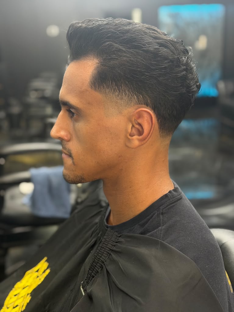 Hiz Cut Barbershop - Delux Haircut